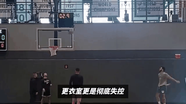 热火队惨败后更衣室爆发冲突，主帅回应，学生无法由于.