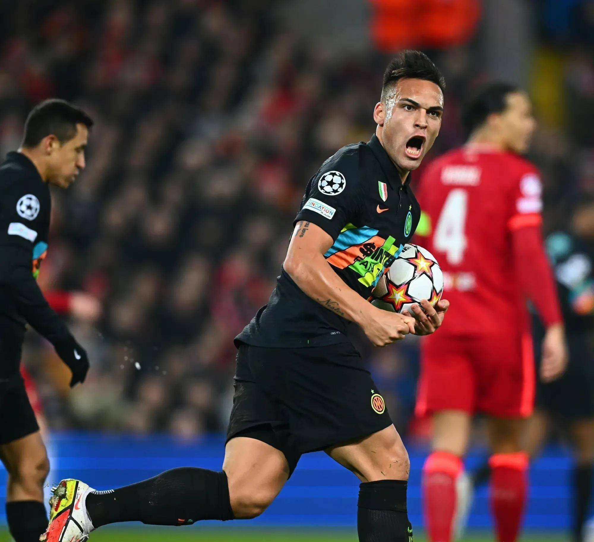 那不勒斯发布备战花絮，赛前门线救险，德甲任务艰巨，球探报告显示潜力