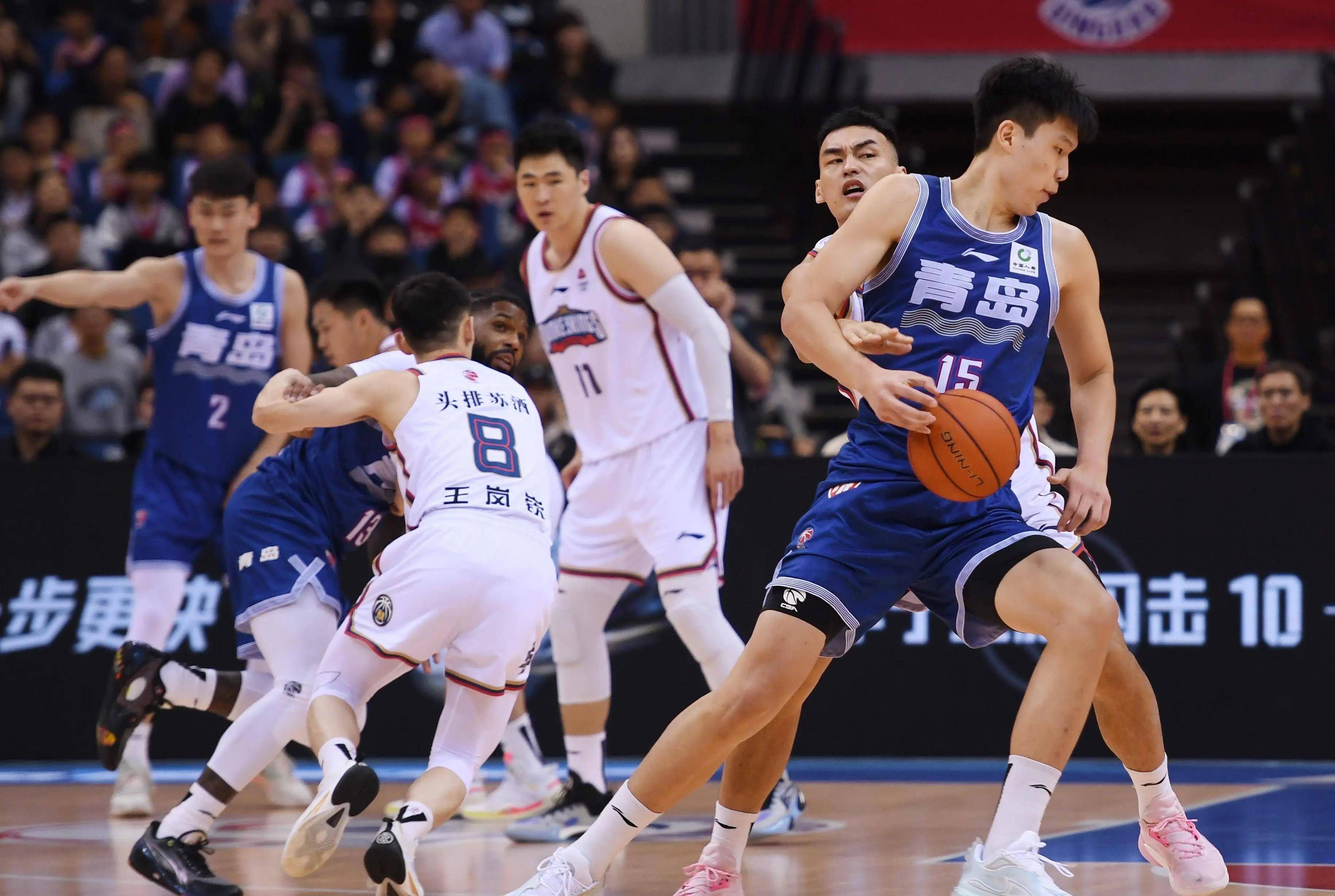 今晨深圳男篮调整名单以备亚冠；回应争议环节打磨；气氛紧张；数据趋势出现新变化的简单介绍