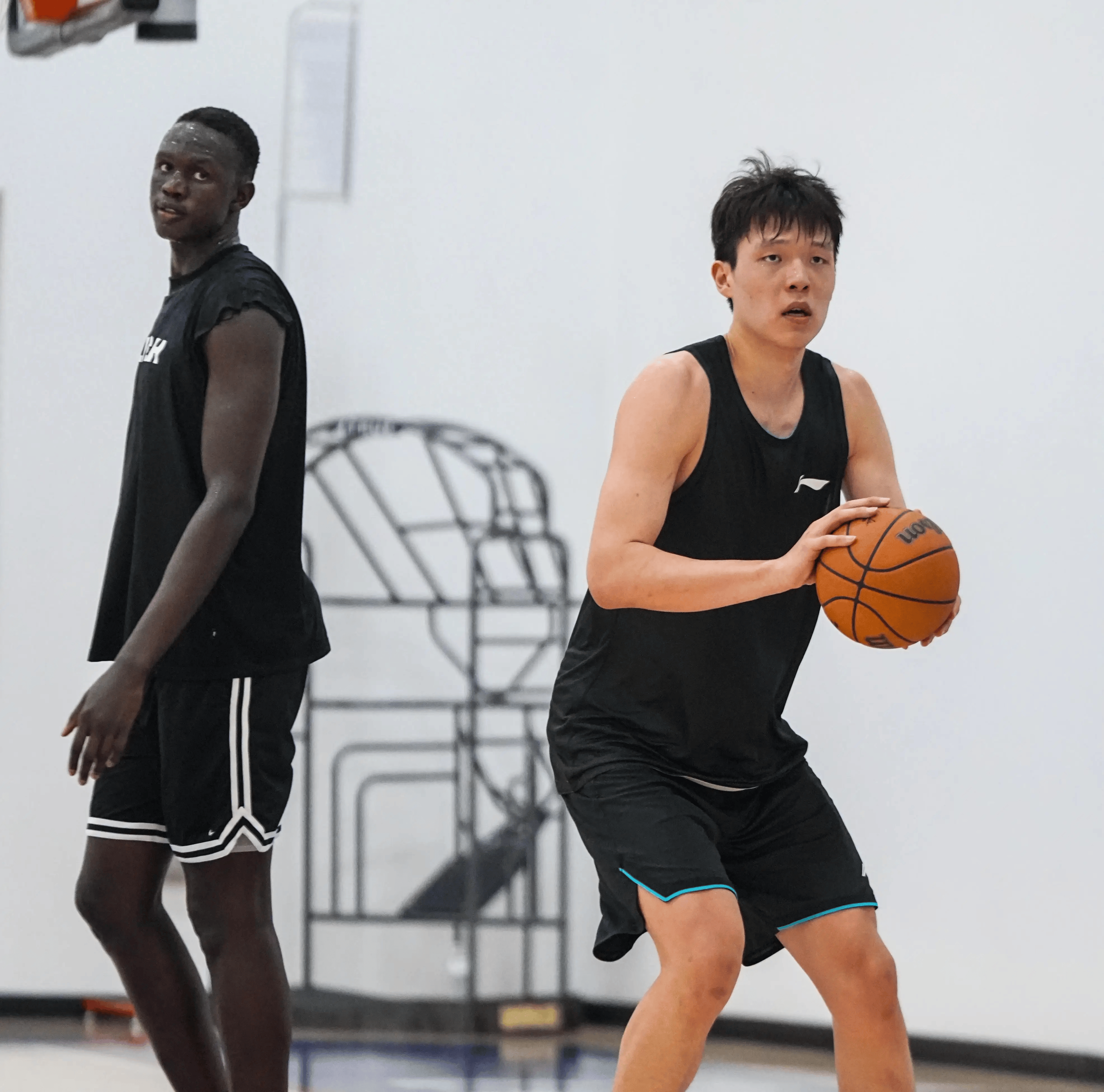 包含波特兰开拓者发布备战花絮，赛前战术微调，法国杯任务艰巨，赛程密集仍需轮换的词条