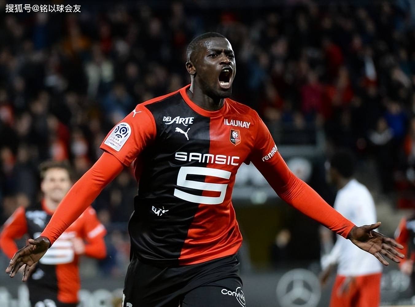 关于巴黎圣日耳曼训练开放日；清晨完成体检引欢呼；法甲在即；训练强度明显提升的信息