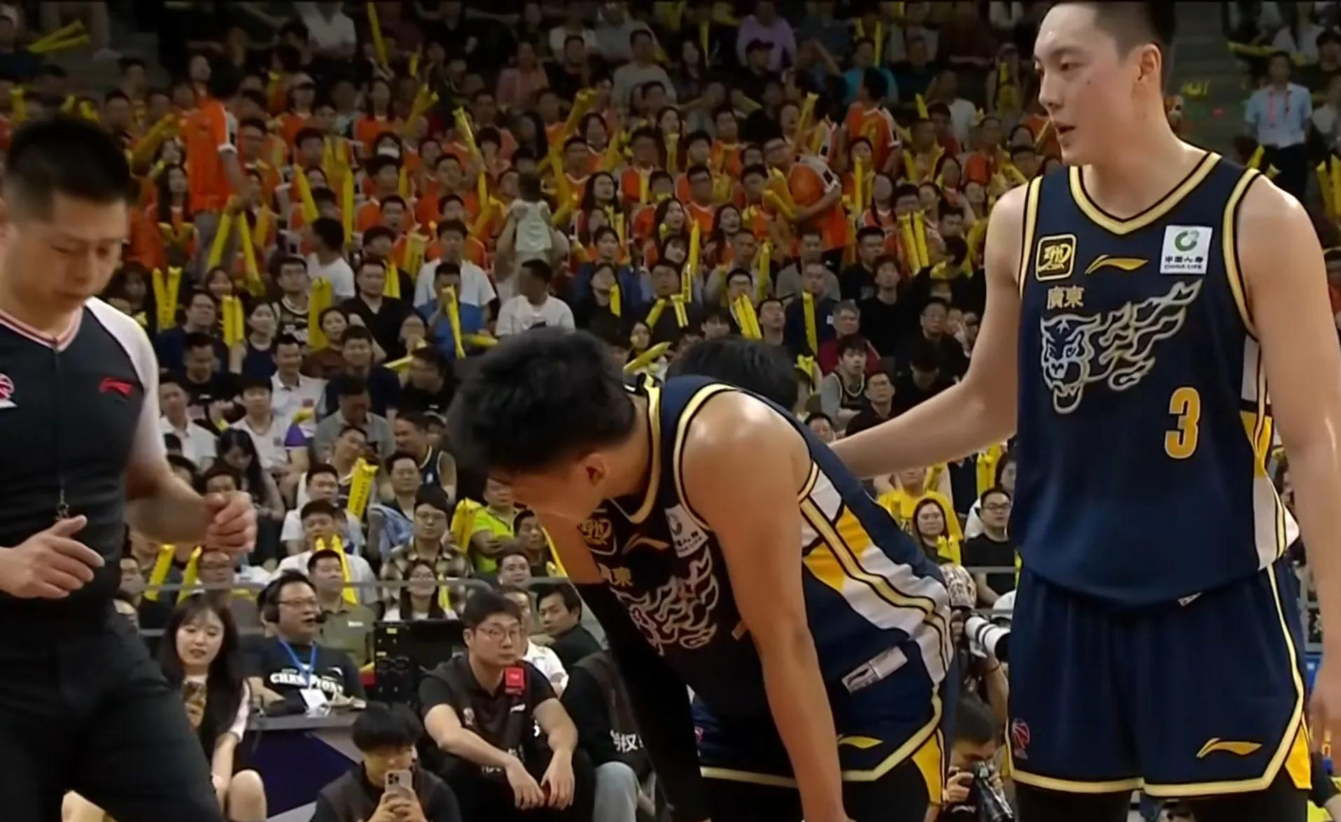 亚博体育-包含赛前上海久事备战CBA季后赛,外线爆发细节曝光,管理层满意,更衣室氛围转暖的词条-亚博体育