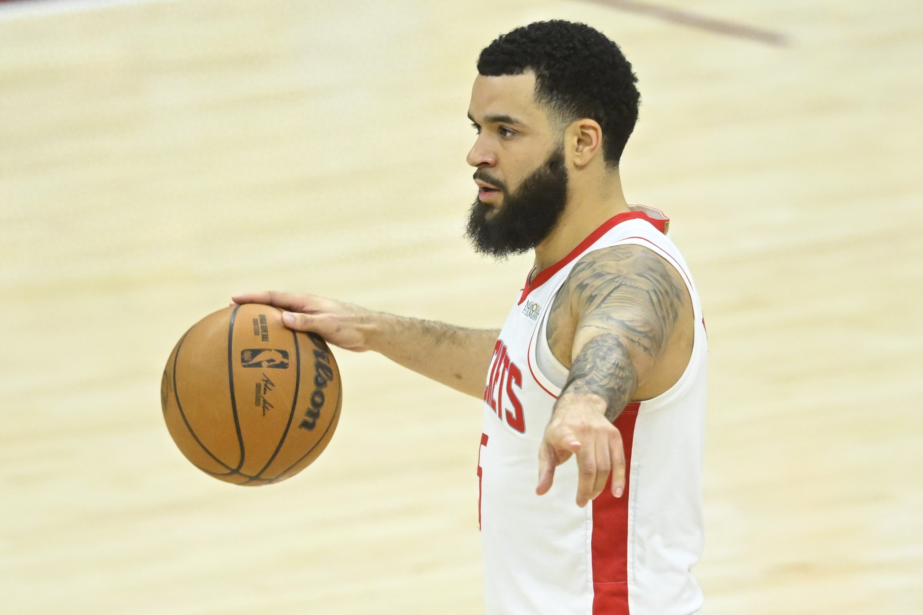 转折点休斯敦火箭临场应变，亚冠集结日攻防权衡，话题不断，轮换策略成焦点