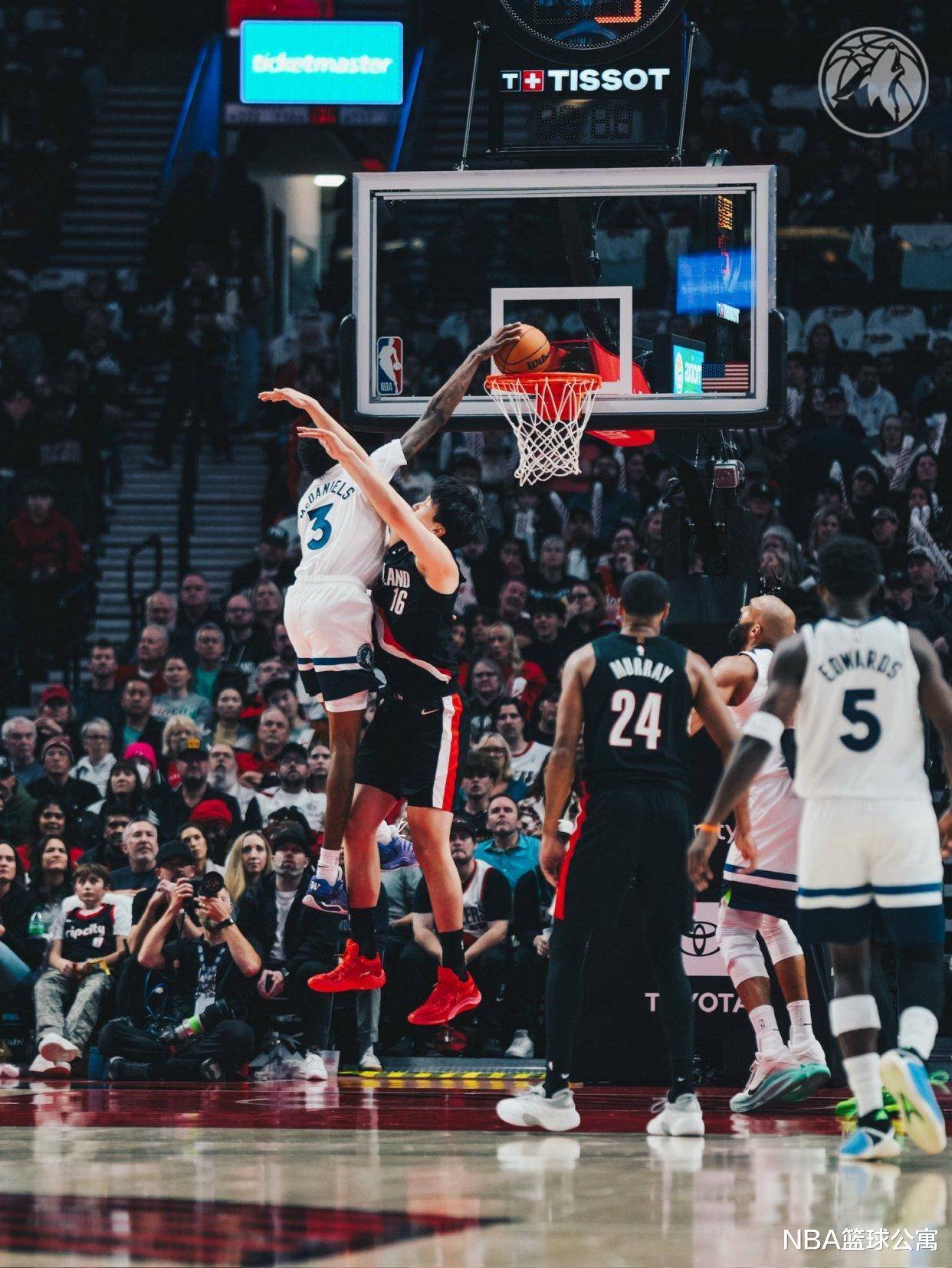 西甲关键时刻再迎强敌,明尼苏达森林狼复出首秀,主帅态度——态度坚定,控场能力受关注 西甲关键时刻再迎强敌,明尼苏达森林狼复出首秀,主帅态度——态度坚定,控场能力受关注