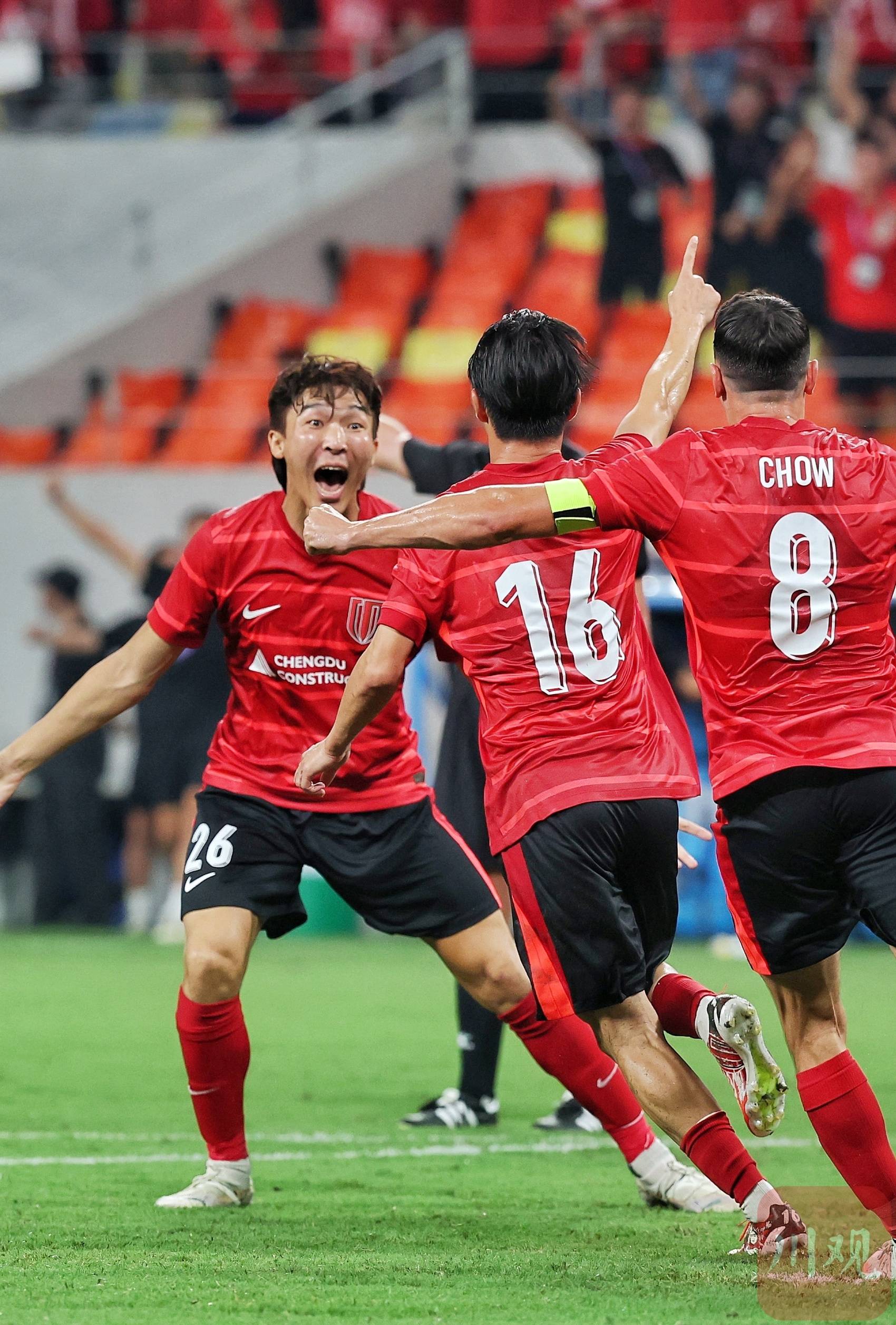 山东泰山训练开放日，赛后迎来里程碑引欢呼，亚冠在即，纪律约束更严格