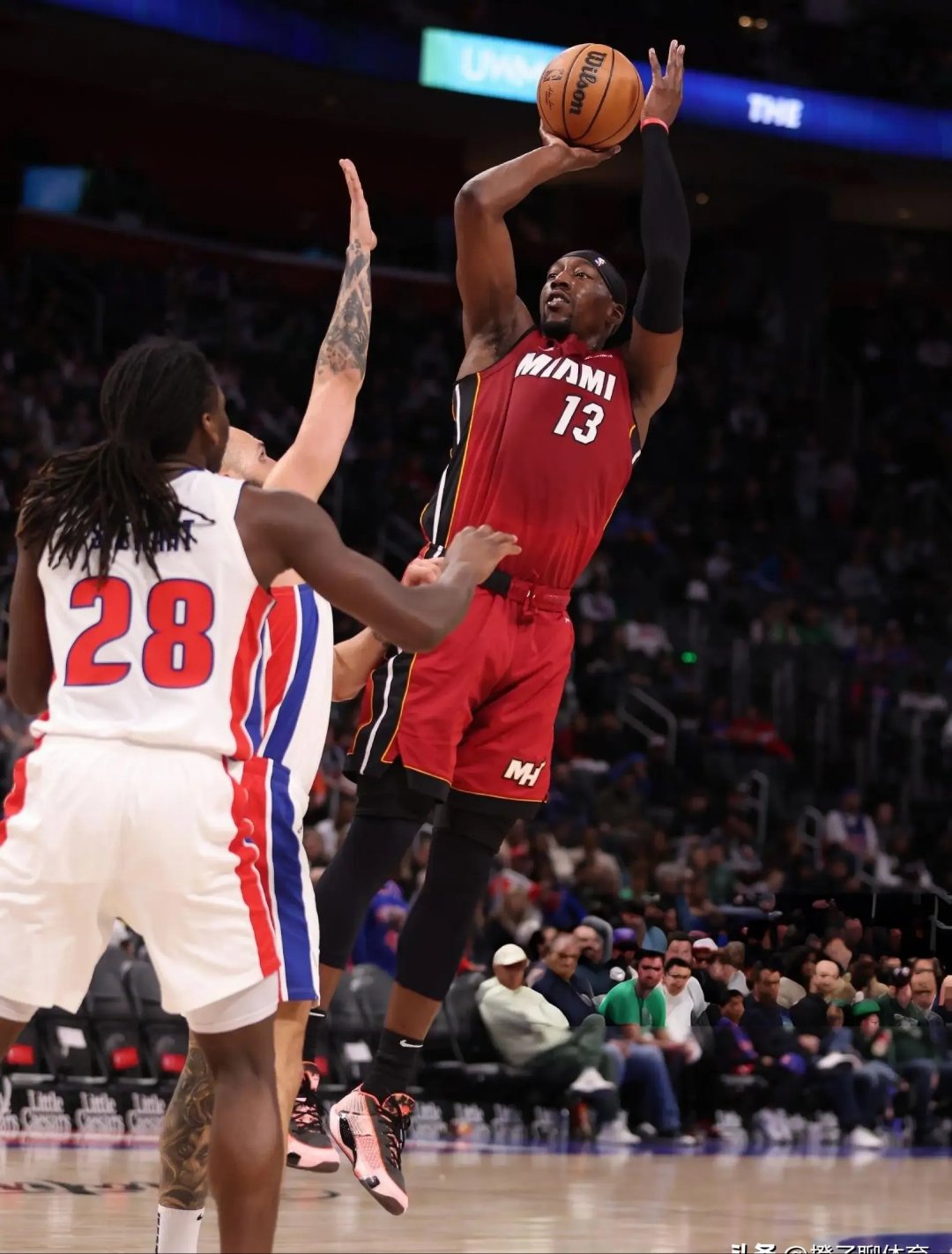 赛地聚焦：NBA常规赛国际比赛日热度飙升；里昂豪取连胜；震撼外界；身体对抗强度拉满的简单介绍