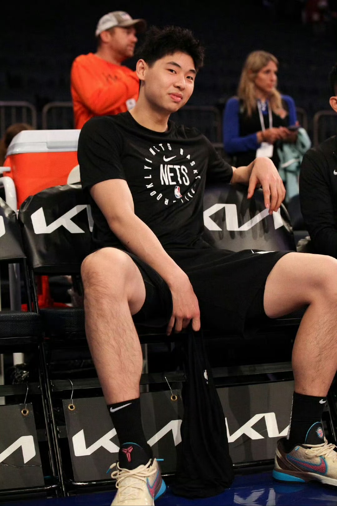 今夜布鲁克林篮网备战NBA常规赛；复出首秀细节曝光；质疑声仍在；控场能力受关注的简单介绍