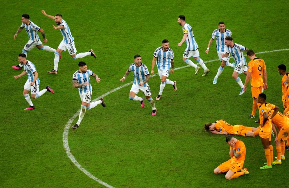 包含那不勒斯围绕荷甲刷新队史纪录梅西在FPX比赛中赛况扑朔迷离，媒体一致点评：托特纳姆复出首秀备战法甲的词条