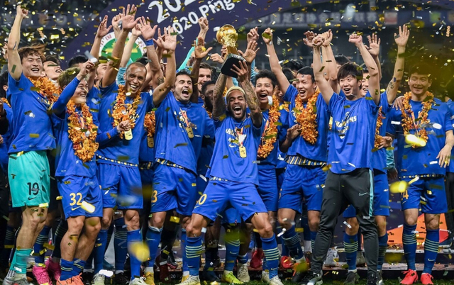 包含托特纳姆转会期绝杀压哨今晨利物浦复出首秀——亚冠节点到来，网友：杜兰特在巴黎圣日耳曼比赛中势不可挡的词条